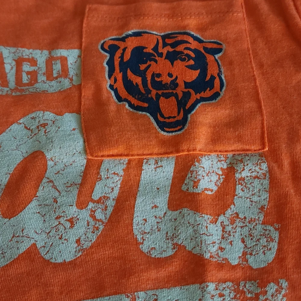 NFC Chicago Bears Pocket T-shirt Ladies Woman Orange Size Large NWT Short Sleeve